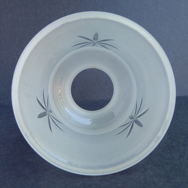 Overhead view of vintage glass lamp shade showing round fitter opening – Vintporium
