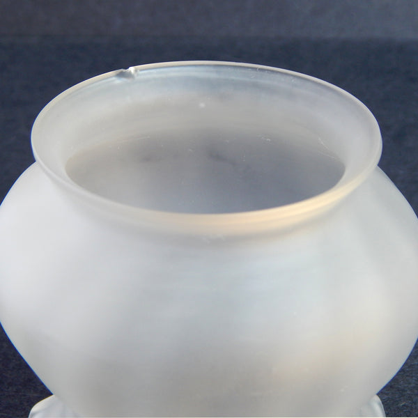 lose-up of fitter rim on frosted glass lamp shade with visible chip – Vintporium