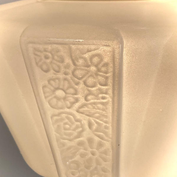 Close-up of frosted glass shade floral detail with vintage character – Vintporium